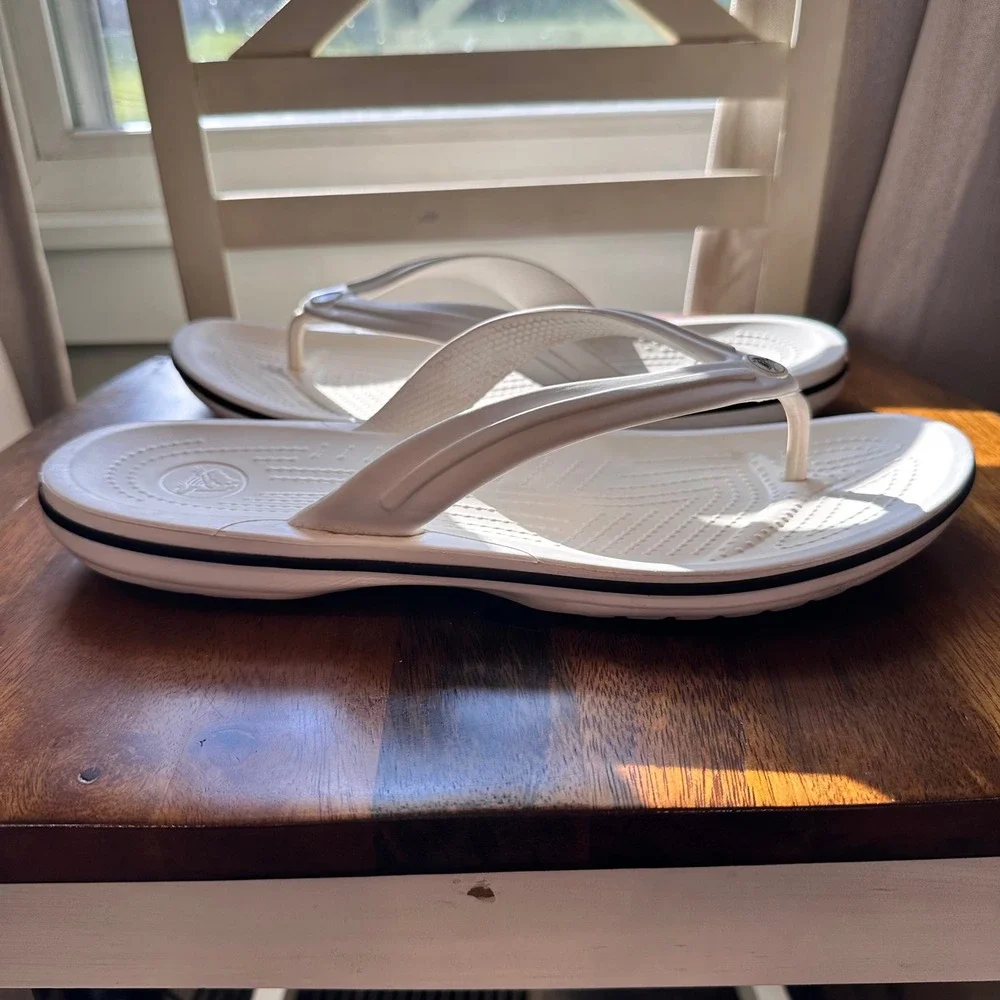 Crocs Crocband Flip Flops Unisex White Lightweight Comfort Sandals M10 W12